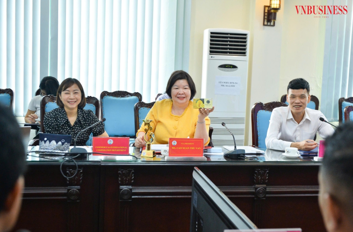 Chủ tịch Liên minh HTX Việt Nam Cao Xuân Thu Vân phát biểu tại buổi làm việc.