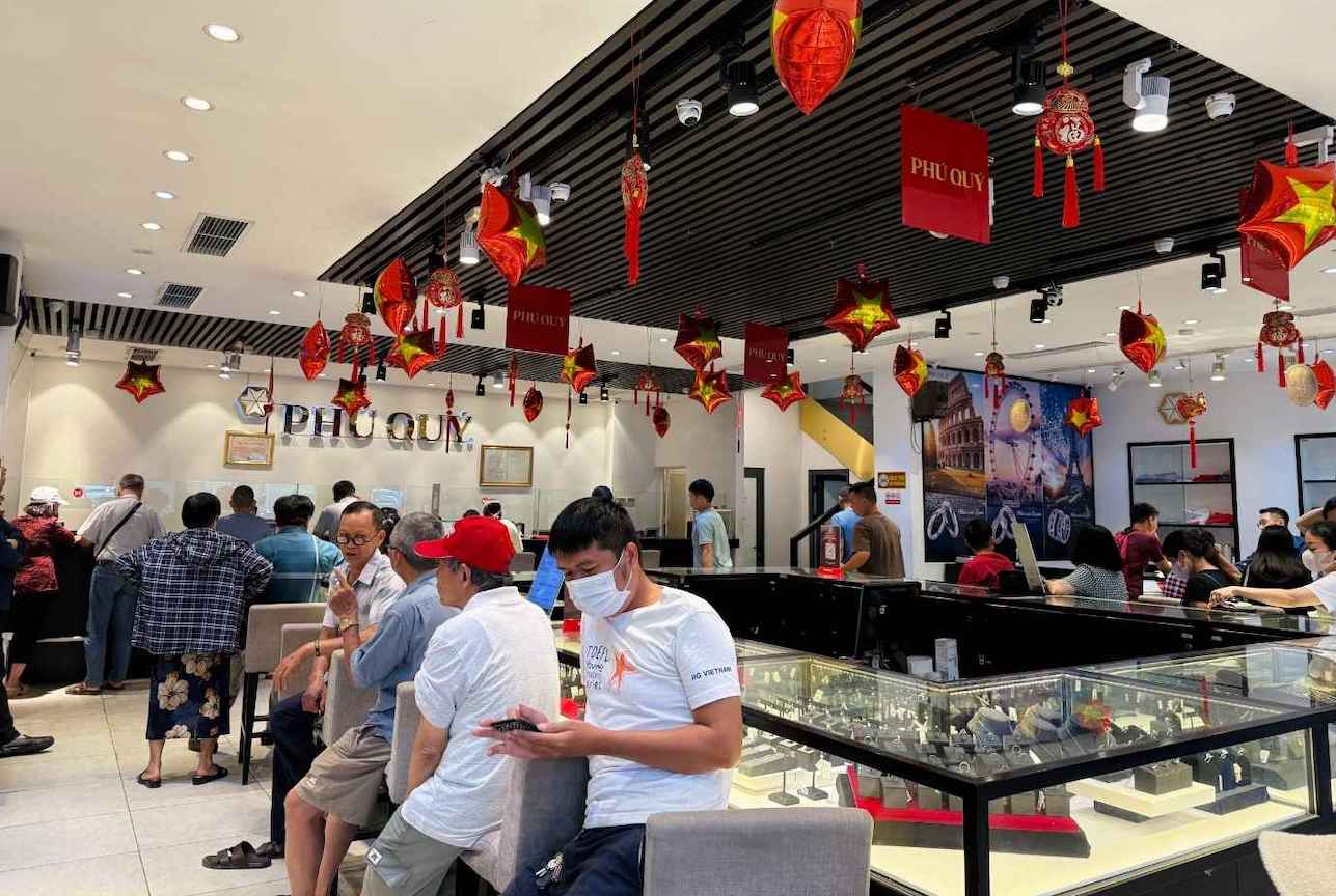 Giá bạc biến động khiến tâm lý người đầu tư lo lắng.