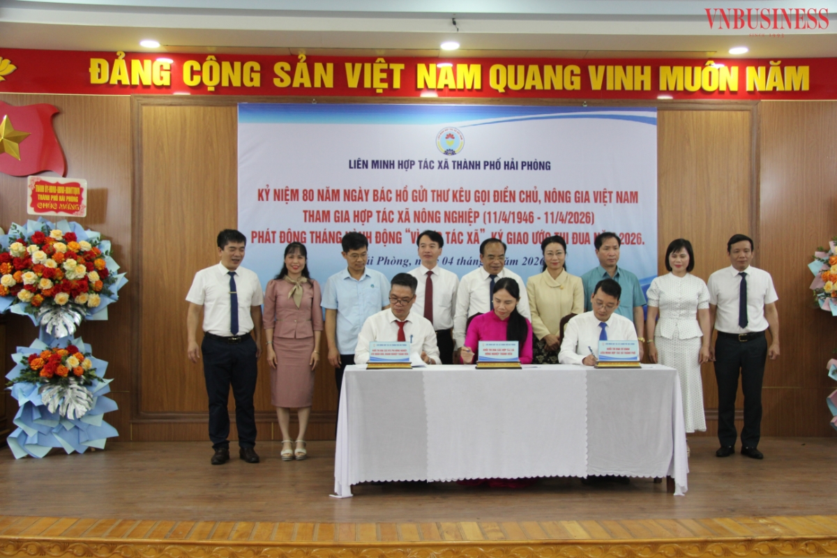 Đại diện các khối thành viên của Liên minh HTX TP Hải Phòng ký giao ước thi đua năm 2026.