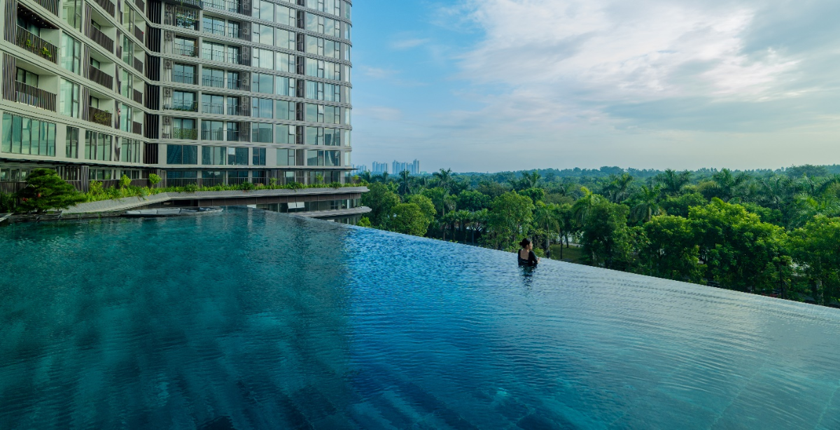 Chăm sóc sức khỏe tại bể bơi với tầm view 1 triệu cây xanh của đại đô thị Ecopark Hưng Yên.