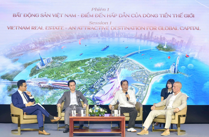 Các khách mời thảo luận tại Tọa đàm.