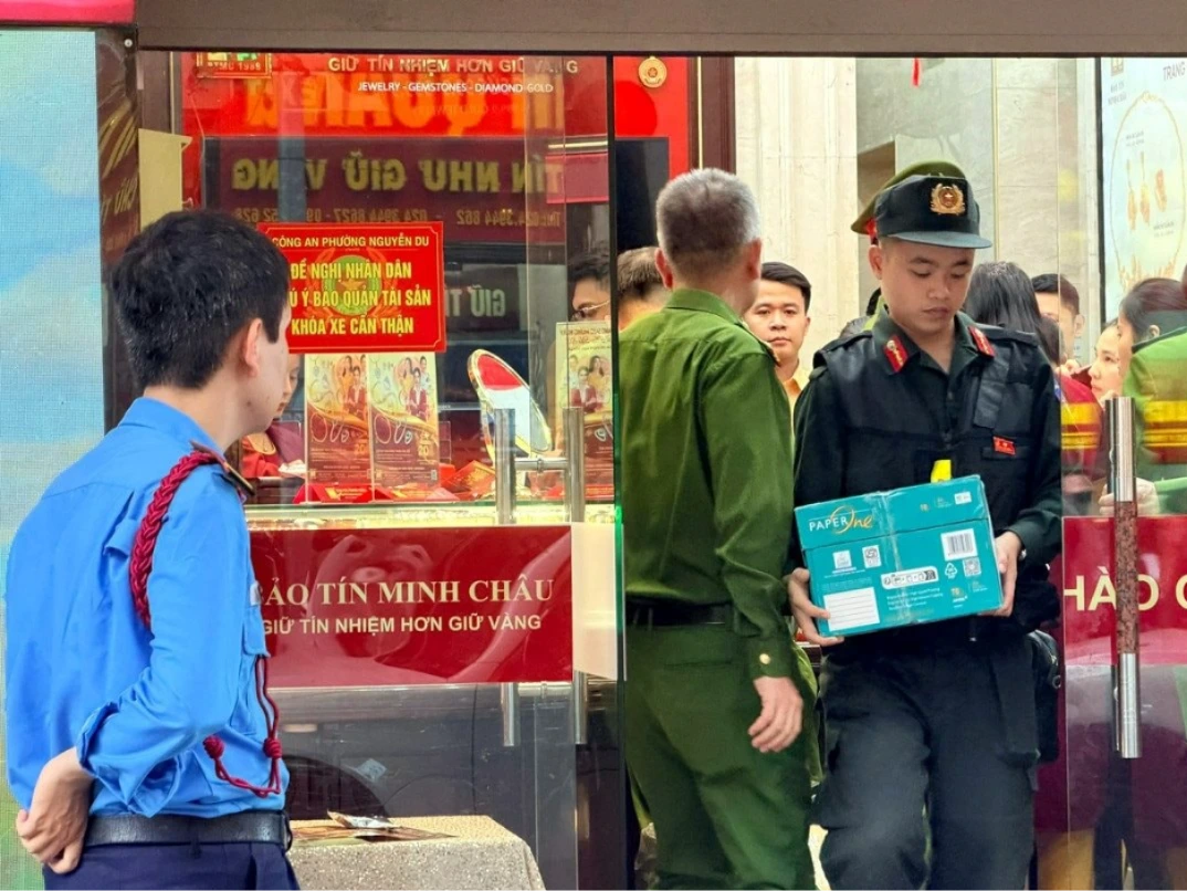 Cơ quan chức năng tiến hành kiểm tra tại cơ sở.