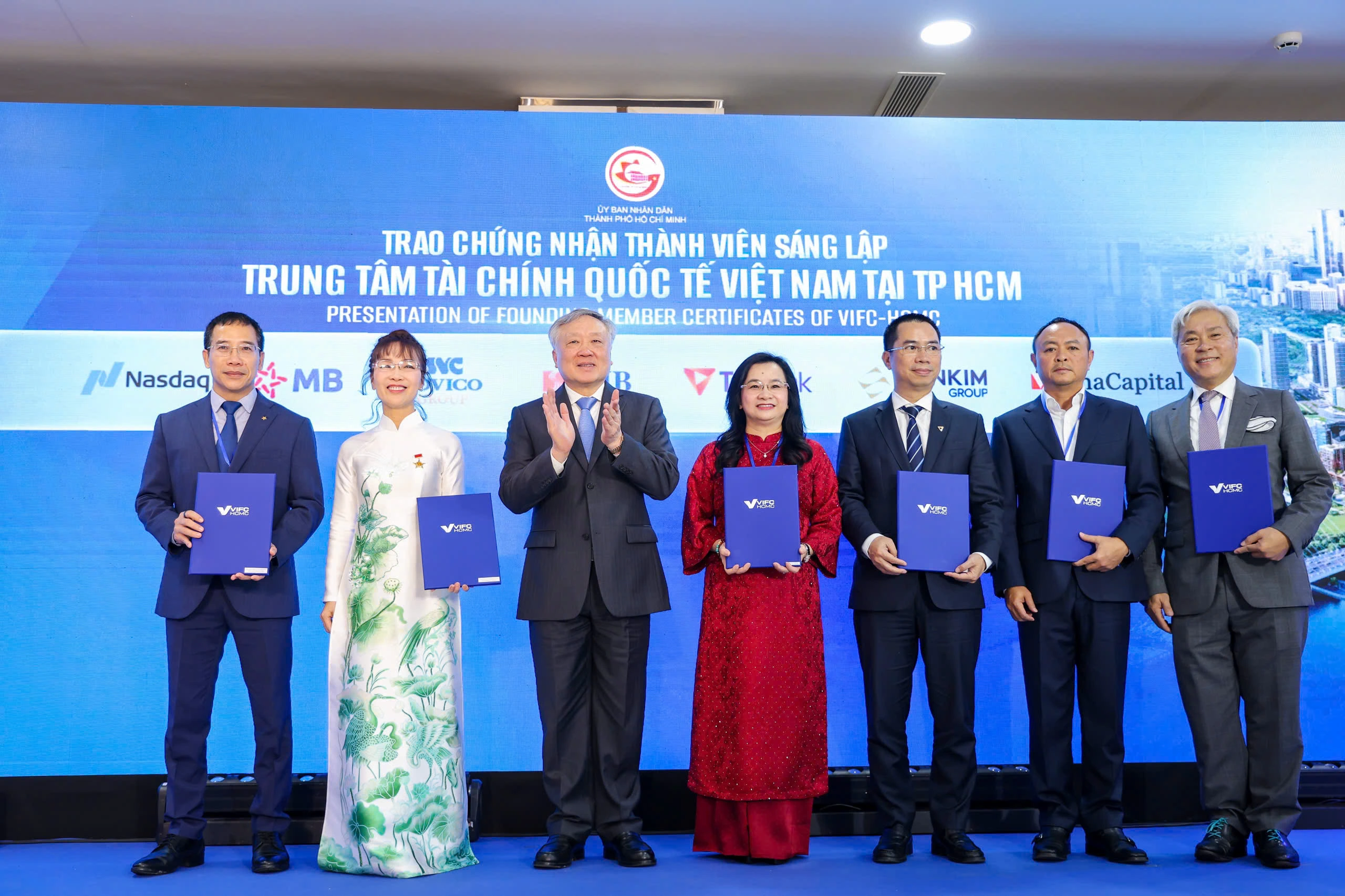 Lộ diện các ngân hàng đầu tiên đổ bộ Trung tâm tài chính quốc tế