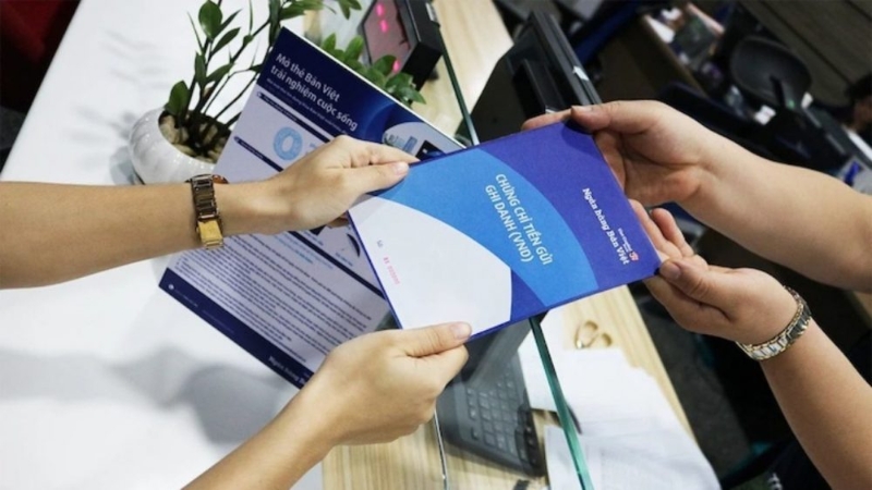 Lãi suất chứng chỉ tiền gửi “vượt mặt” tiết kiệm