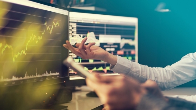 Dòng tiền đứng ngoài quan sát khi VN-Index giằng co.