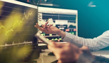 Chứng khoán trong trạng thái phòng thủ, VN-Index nhen nhóm tạo đáy