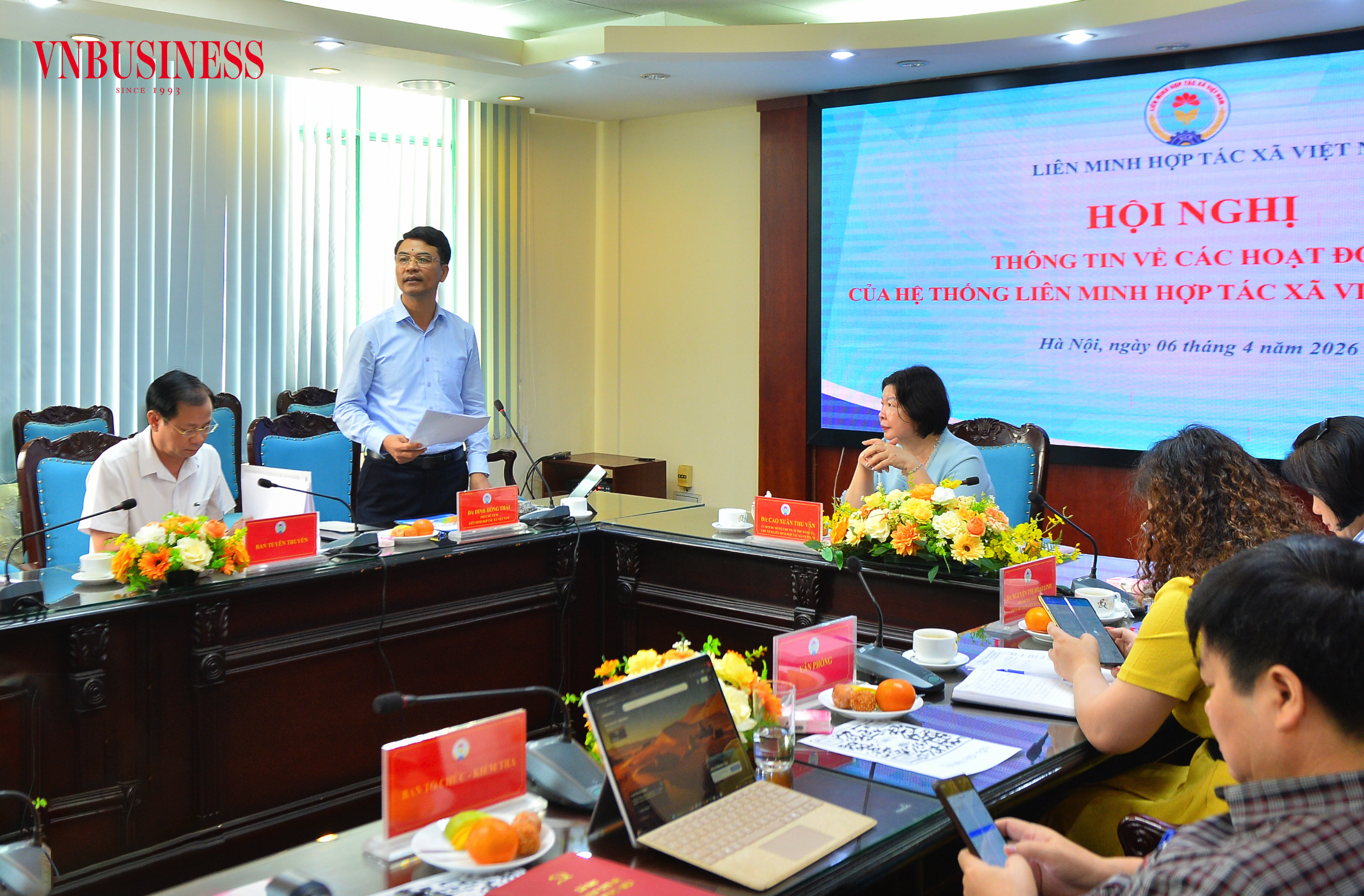 Vice Chairman of the Vietnam Cooperative Alliance, Dinh Hong Thai, speaks at the conference.