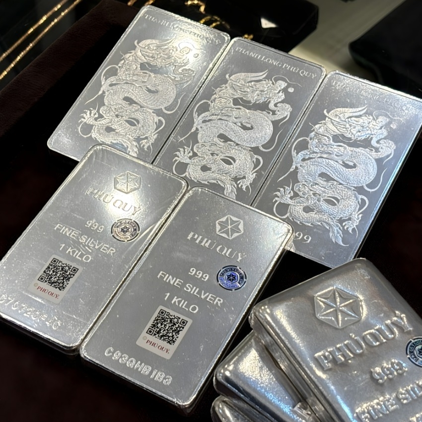 Giá bạc thế giới hiện tại đang giao dịch quanh mốc 72 USD/ounce và khoảng 74-75 triệu đồng/kg trong nước.