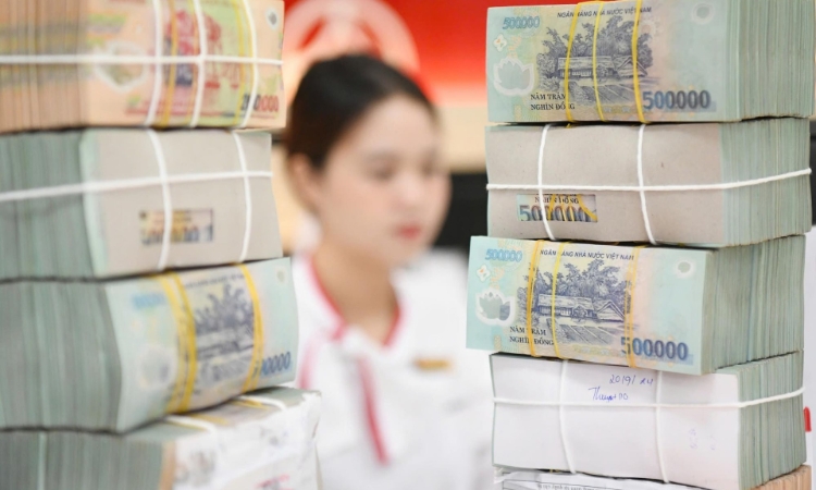Tín dụng áp đảo huy động: Lãi suất liên ngân hàng