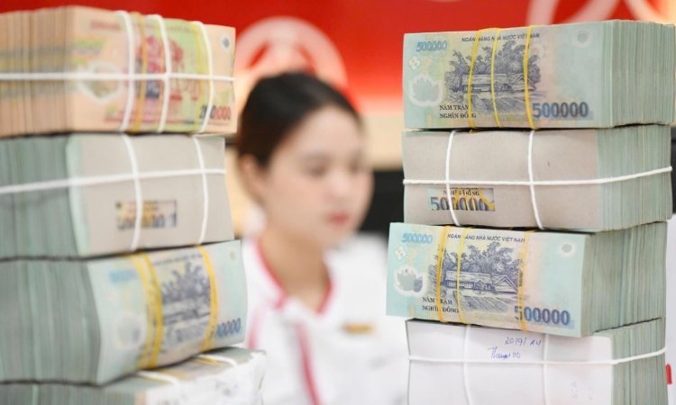 Tín dụng áp đảo huy động: Lãi suất liên ngân hàng