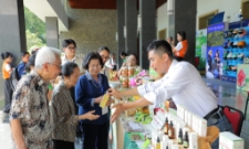 Theo các chuyên gia, khách hàng mua sắm các mặt hàng xanh nhiều hơn ở nhóm thực phẩm và đồ uống, còn ngành hàng khác lại hạn chế.