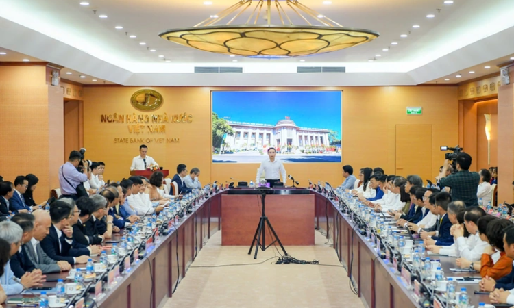 46 ngân hàng đồng loạt cam kết giảm lãi suất sau cuộc họp “nóng” với Thống đốc