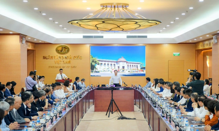 46 ngân hàng đồng loạt cam kết giảm lãi suất sau cuộc họp “nóng” với Thống đốc