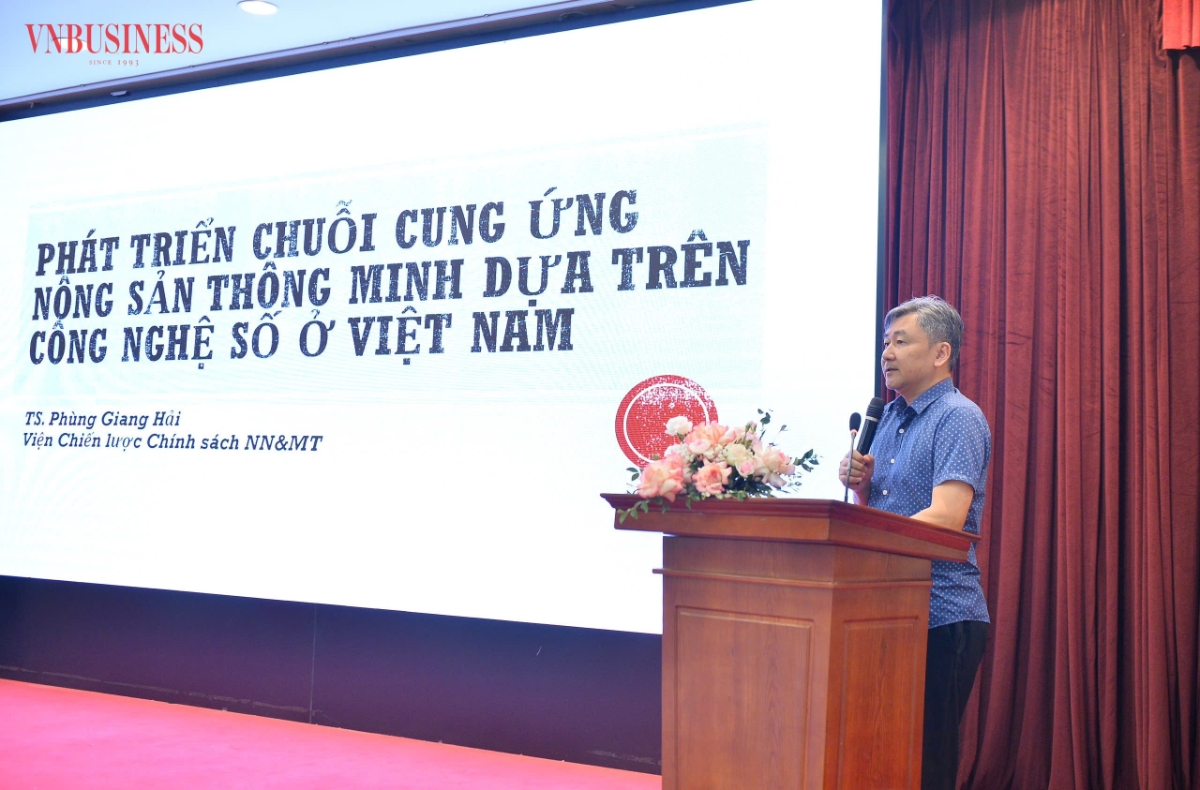 Chuyên gia phát biểu tại toạ đàm.