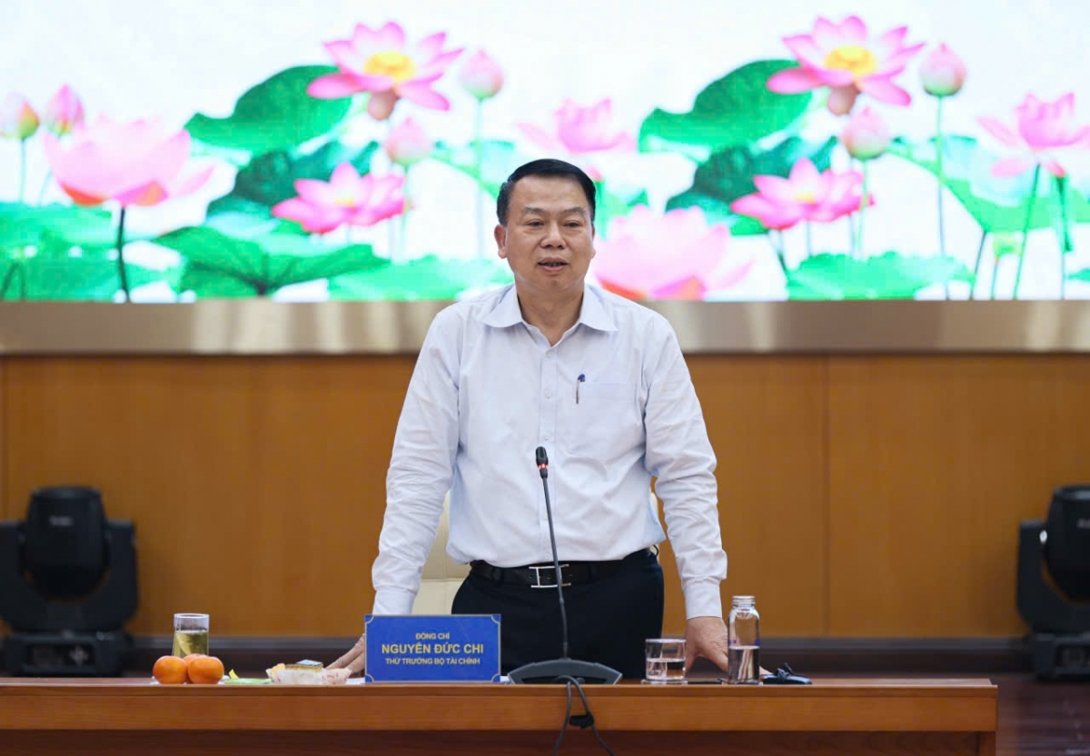 Thứ trưởng Bộ Tài chính Nguyễn Đức Chi chủ trì buổi họp báo.