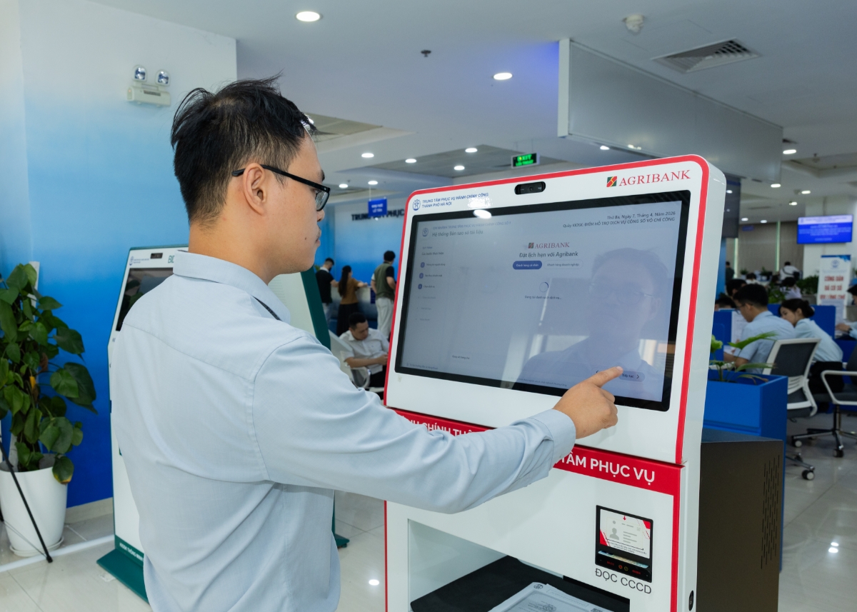 Kiosk thông minh hướng đến các tiện ích của một điểm giao dịch số của Agribank. Người dân có thể tiếp cận và sử dụng dịch vụ ngân hàng mọi lúc tại điểm giao dịch hành chính công.
