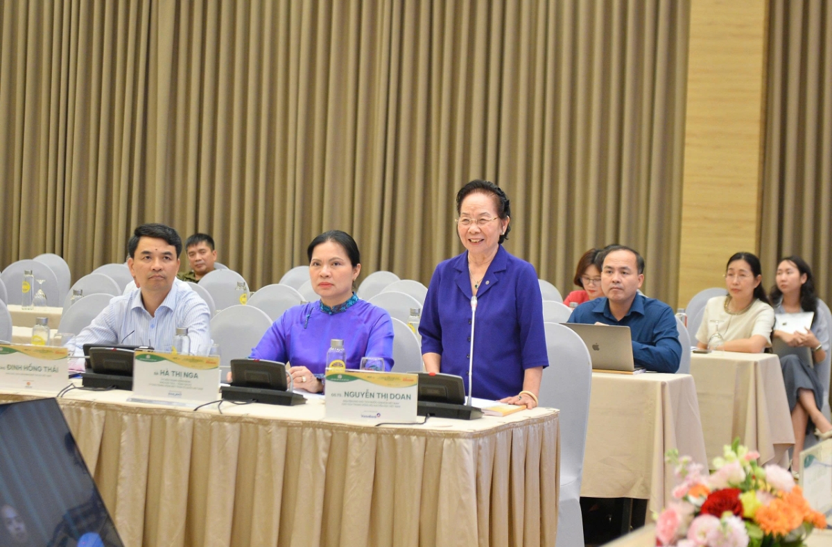 GS.TS Nguyễn Thị Doan, nguyên Phó Chủ tịch nước, Chủ tịch Hội Khuyến học Việt Nam phát biểu tại Hội thảo.