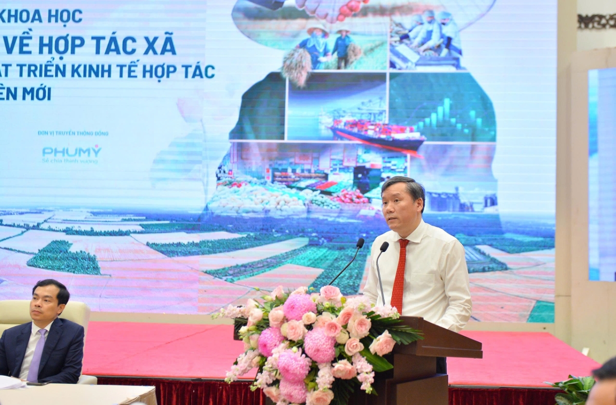 GS.TS Lê Văn Lợi, Ủy viên Ban Chấp hành Trung ương Đảng, Chủ tịch Viện Hàn lâm Khoa học xã hội Việt Nam, Phó Chủ tịch Hội đồng Lý luận Trung ương.