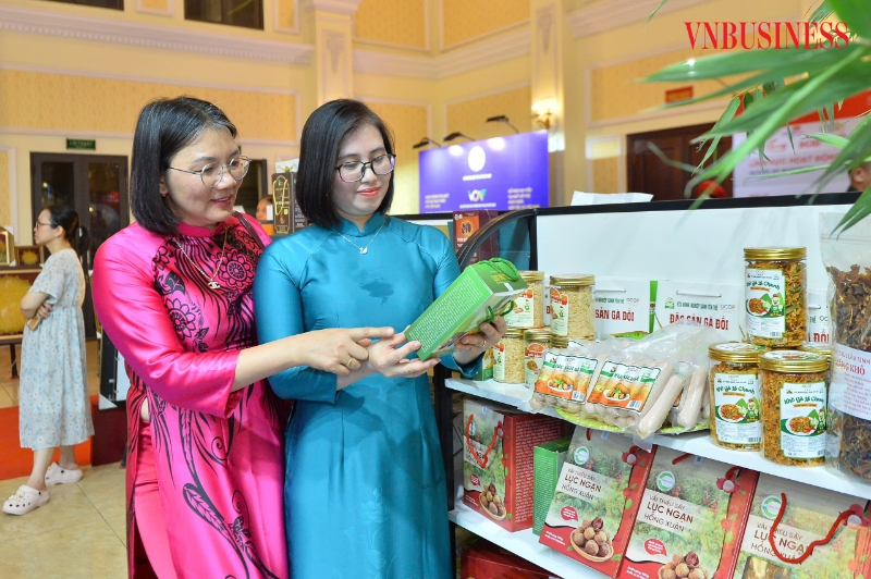 Triển lãm là dịp để các HTX chia sẻ kinh nghiệm, hợp tác bền vững.