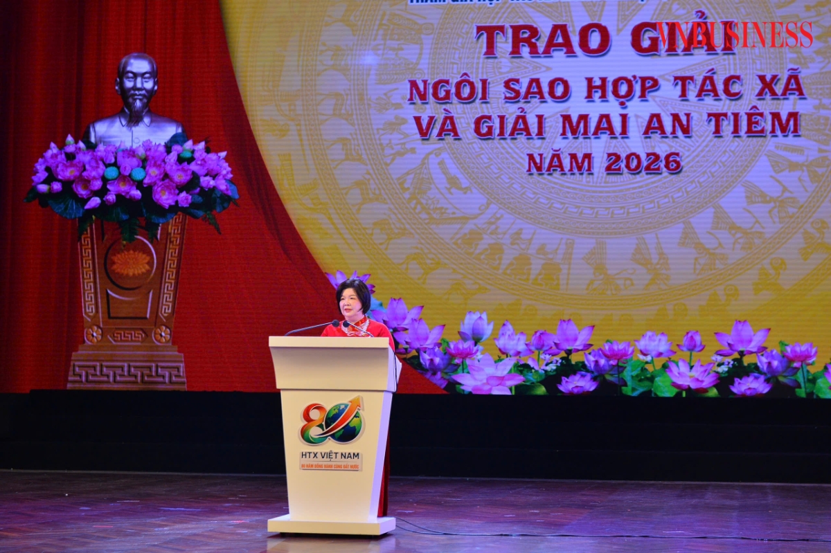 Bà Cao Xuân Thu Vân phát biểu khai mạc Lễ trao giải.