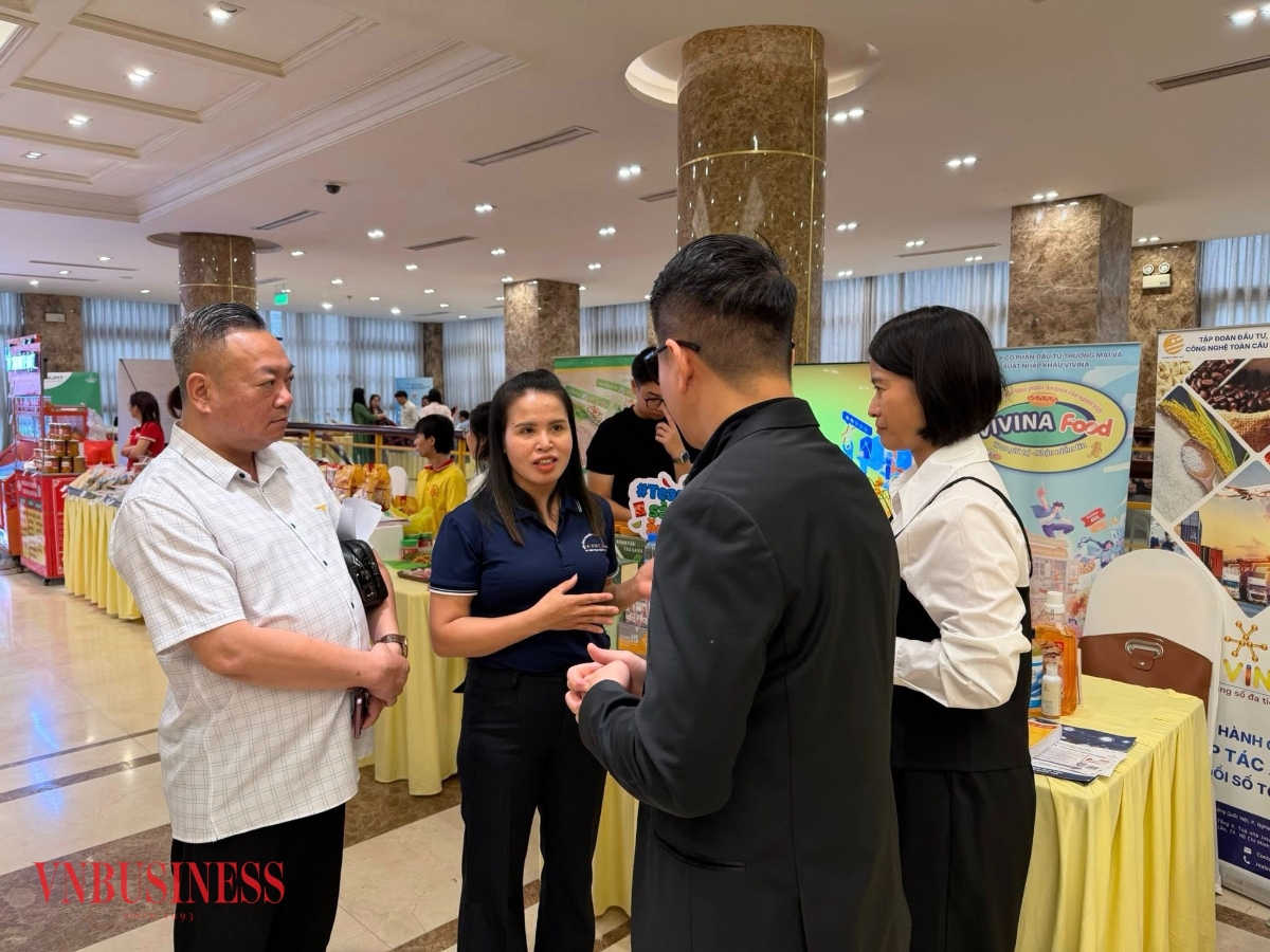 Những cuộc hội thoại, kết nối giữa các HTX và doanh nghiệp bên lề Diễn đàn.