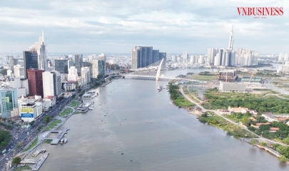 Bất động sản lại đứng giữa ‘muôn trùng vây’