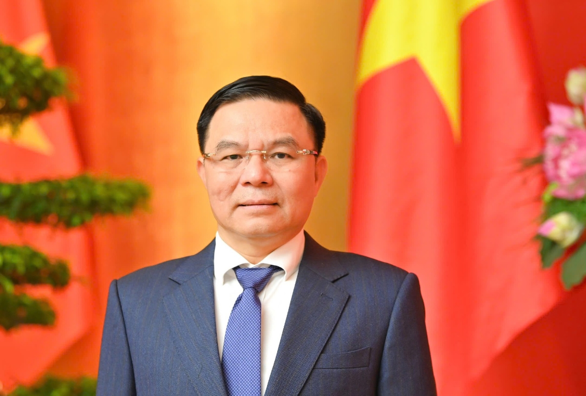 Ông Lê Mạnh Hùng