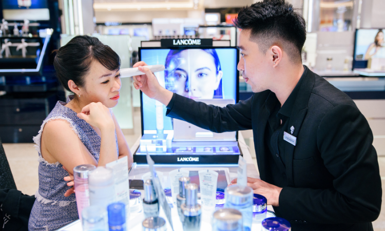 Thị trường sản phẩm làm đẹp 2026: Mua online dẫn đầu nhưng trải nghiệm thực tế vẫn là lợi thế cốt lõi