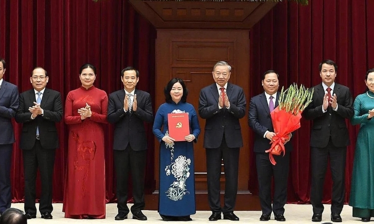 Tổng Bí thư, Chủ tịch nước Tô Lâm trao quyết định của Bộ Chính trị về công tác cán bộ