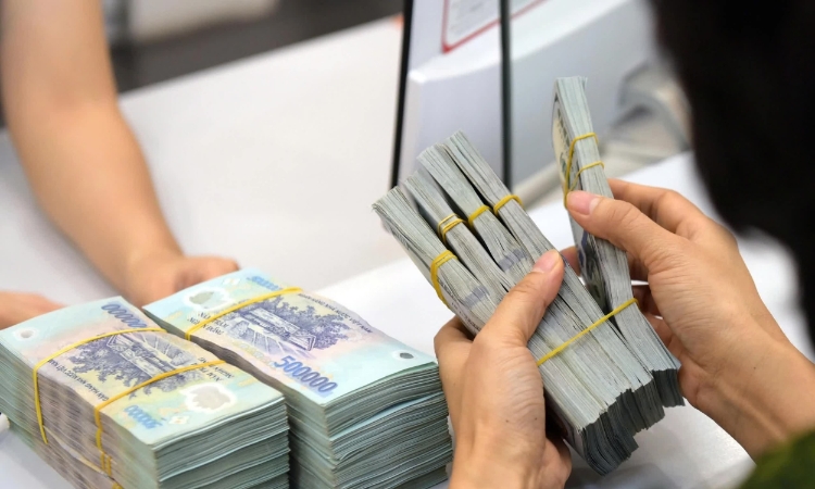 Ngân hàng hạ lãi suất: “Bệ đỡ” nào để không hụt hơi?