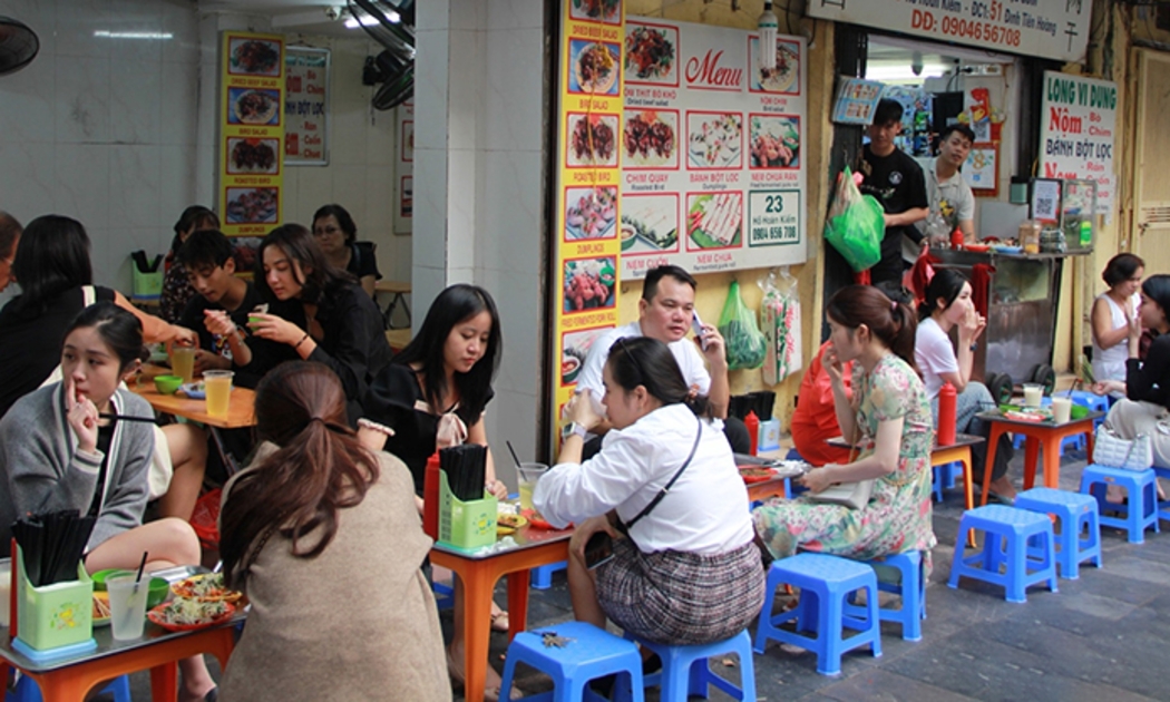 Thị trường hàng quán chưa phản ứng với đà giảm của xăng dầu