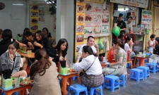 Thị trường hàng quán chưa phản ứng với đà giảm của xăng dầu