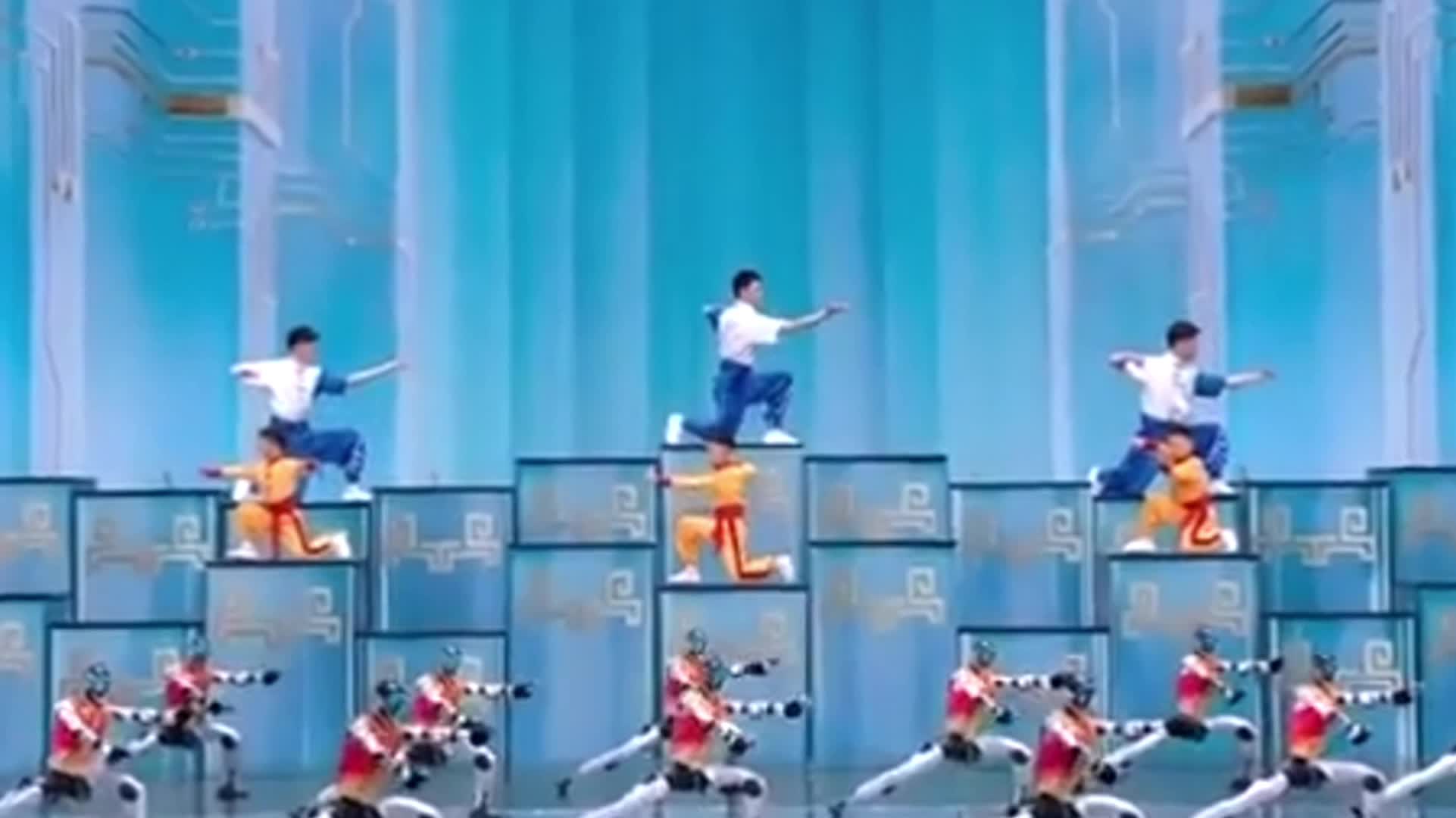 robot H1 biểu diễn đồng bộ