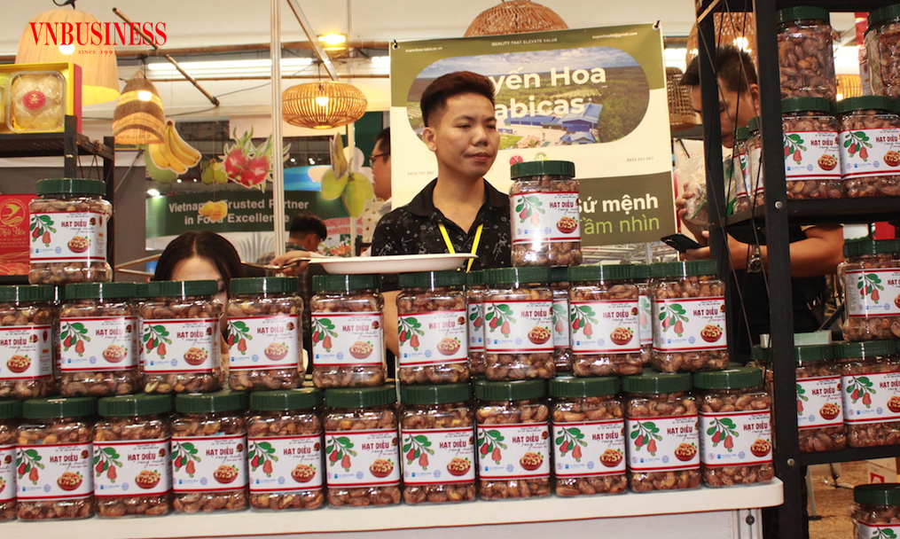 Các DN chế biến hạt điều vẫn lo gặp vướng mắc trong thủ tục nhập khẩu nguyên liệu.