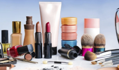 Bộ Y tế vừa quyết định đình chỉ lưu hành, thu hồi và tiêu hủy 7 mặt hàng vi phạm gồm sữa tắm, kem dưỡng da tay, kem đánh răng và sữa rửa mặt.