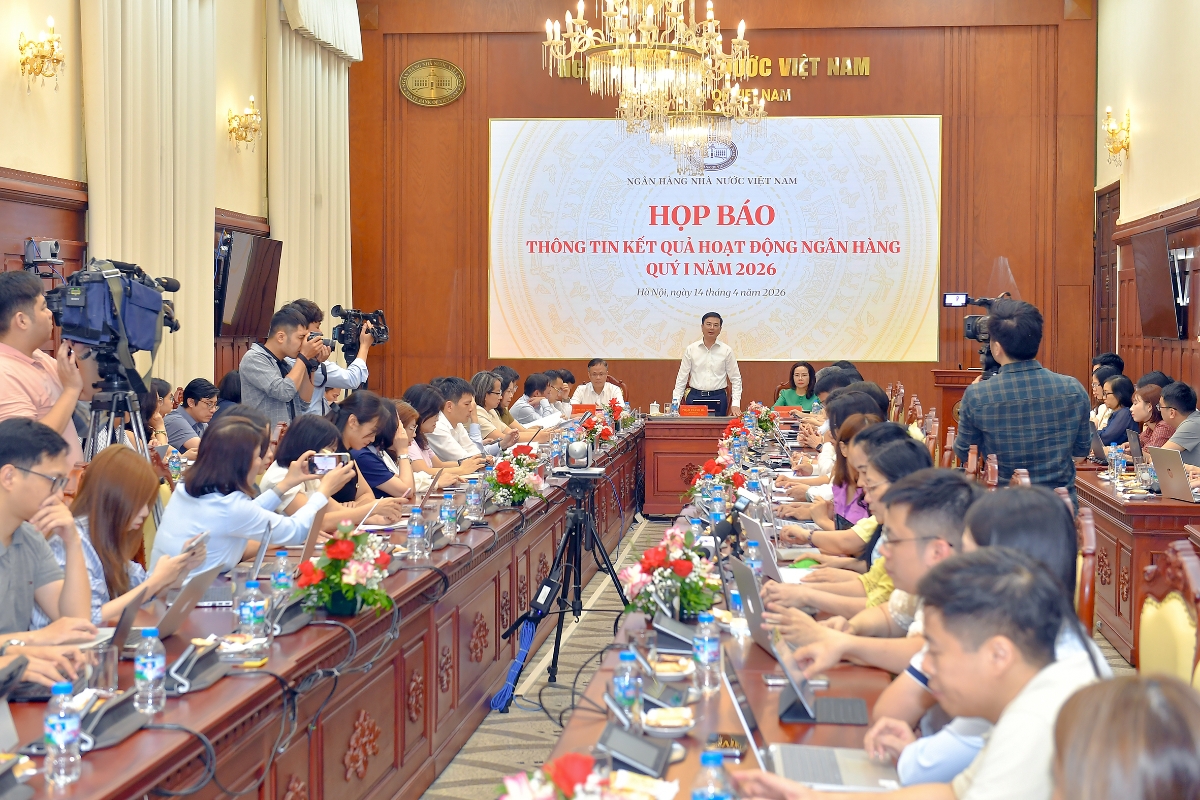 Toàn cảnh họp báo.