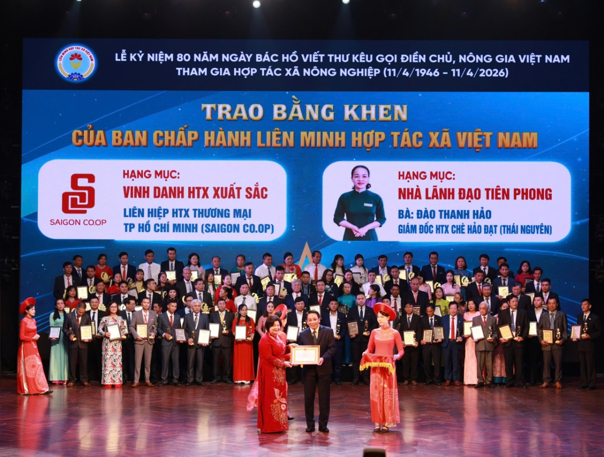 Nhân Ngày Hợp tác xã Việt Nam (11/4), Liên hiệp Hợp tác xã Thương mại TP.HCM (Saigon Co.op) được Liên minh Hợp tác xã Việt Nam trao tặng bằng khen, ghi nhận những đóng góp nổi bật trong phát triển kinh tế hợp tác.