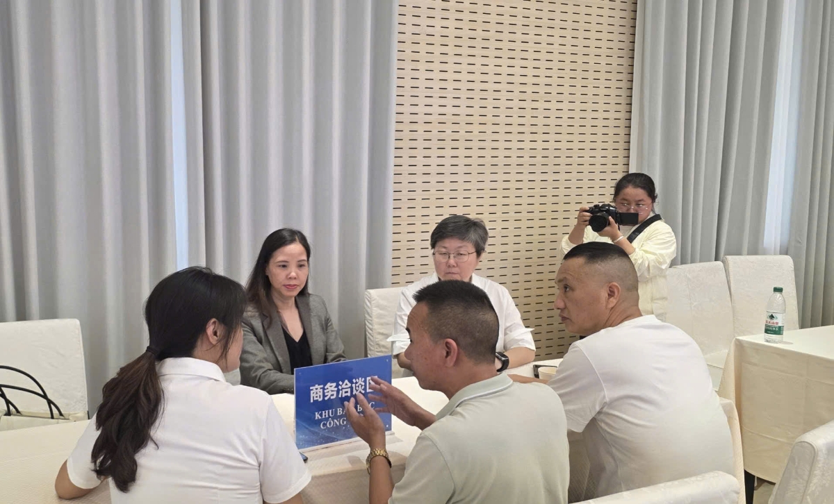 Doanh nghiệp Việt làm việc với doanh nghiệp Trung Quốc quan tâm đầu tư tại Việt Nam trong lĩnh vực sản xuất thiết bị nồi hơi.