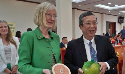 Thứ trưởng Bộ Nông nghiệp và Môi trường Hoàng Trung và Đại sứ Úc Gillian Bird