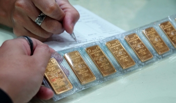 Biên độ mua – bán vàng lập kỷ lục, rủi ro dồn về nhà đầu tư