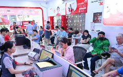 Nhân viên nhà mạng quá tải trong ngày đầu áp dụng