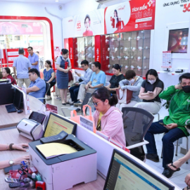 Nhân viên nhà mạng quá tải trong ngày đầu áp dụng