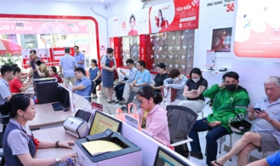 Nhân viên nhà mạng quá tải trong ngày đầu áp dụng