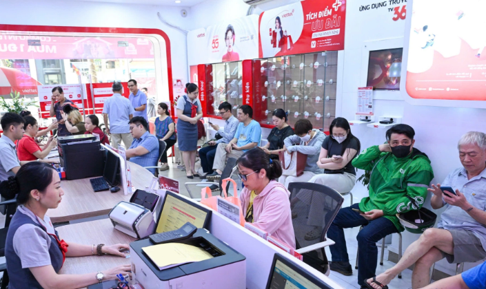 Nhân viên nhà mạng quá tải trong ngày đầu áp dụng