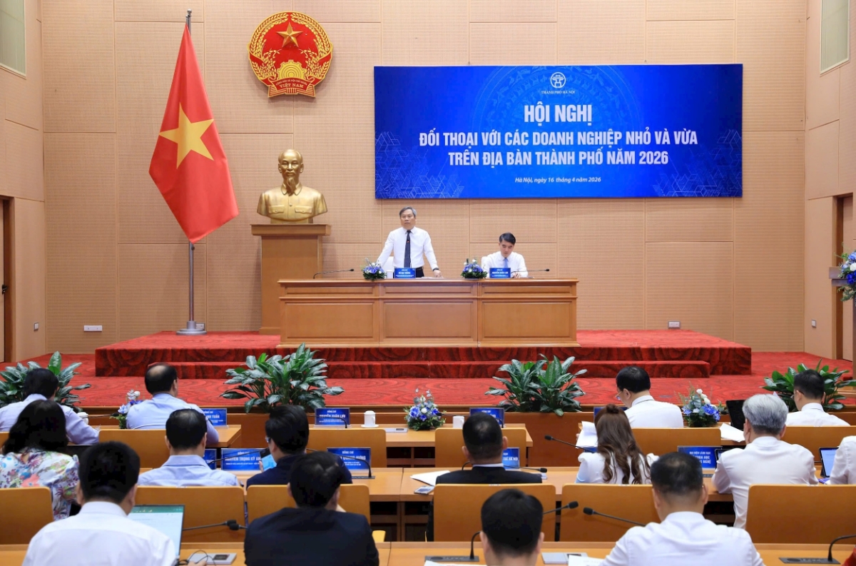 Lãnh đạo Thành phố Hà Nội đối thoại với doanh nghiệp.