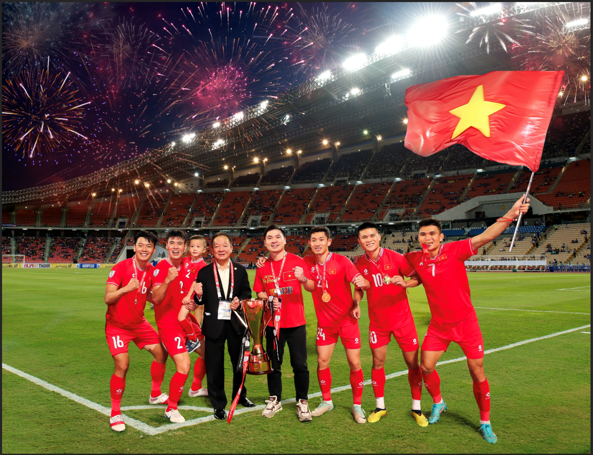 Bầu Hiển ăn mừng chức vô địch ASEAN Cup 2024 cùng các cầu thủ Hà Nội FC góp mặt trong đội hình tuyển Việt Nam.