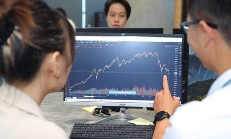 Khi “cơn bão” qua đi, thị trường chứng khoán bước vào vùng định giá hấp dẫn