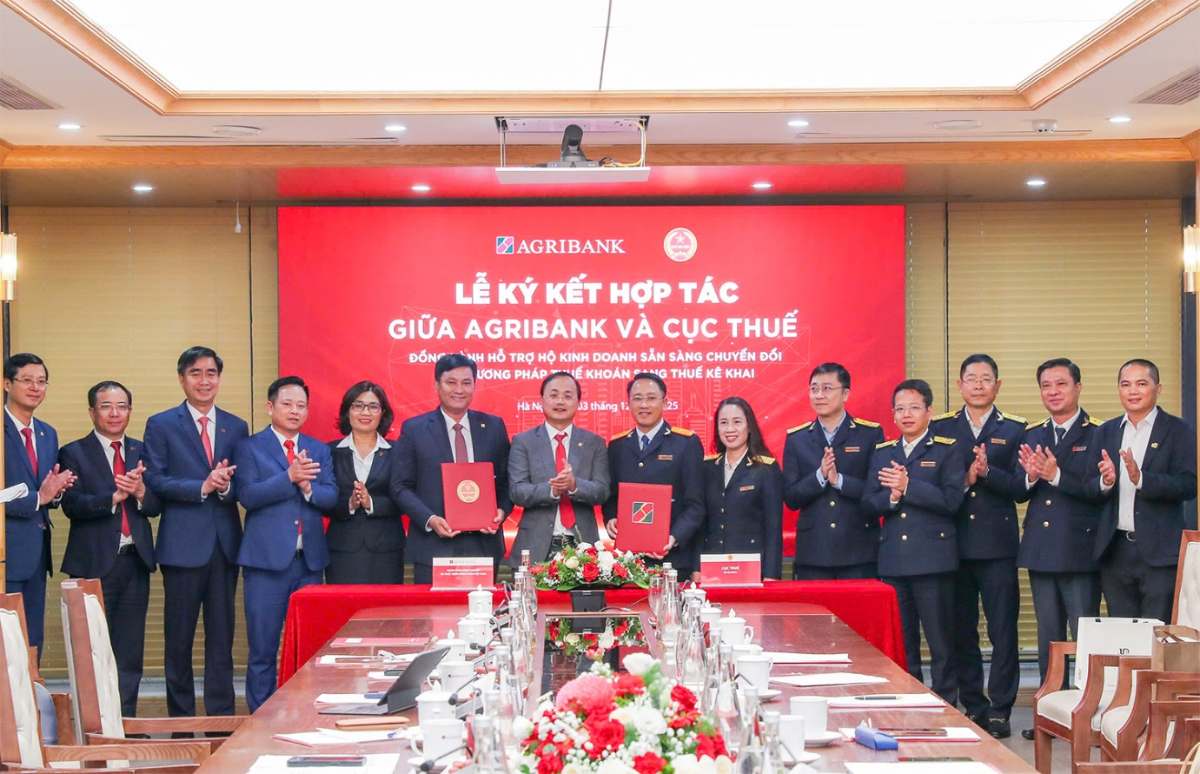 Lễ ký kết giữa Agribank và Cục thuế.