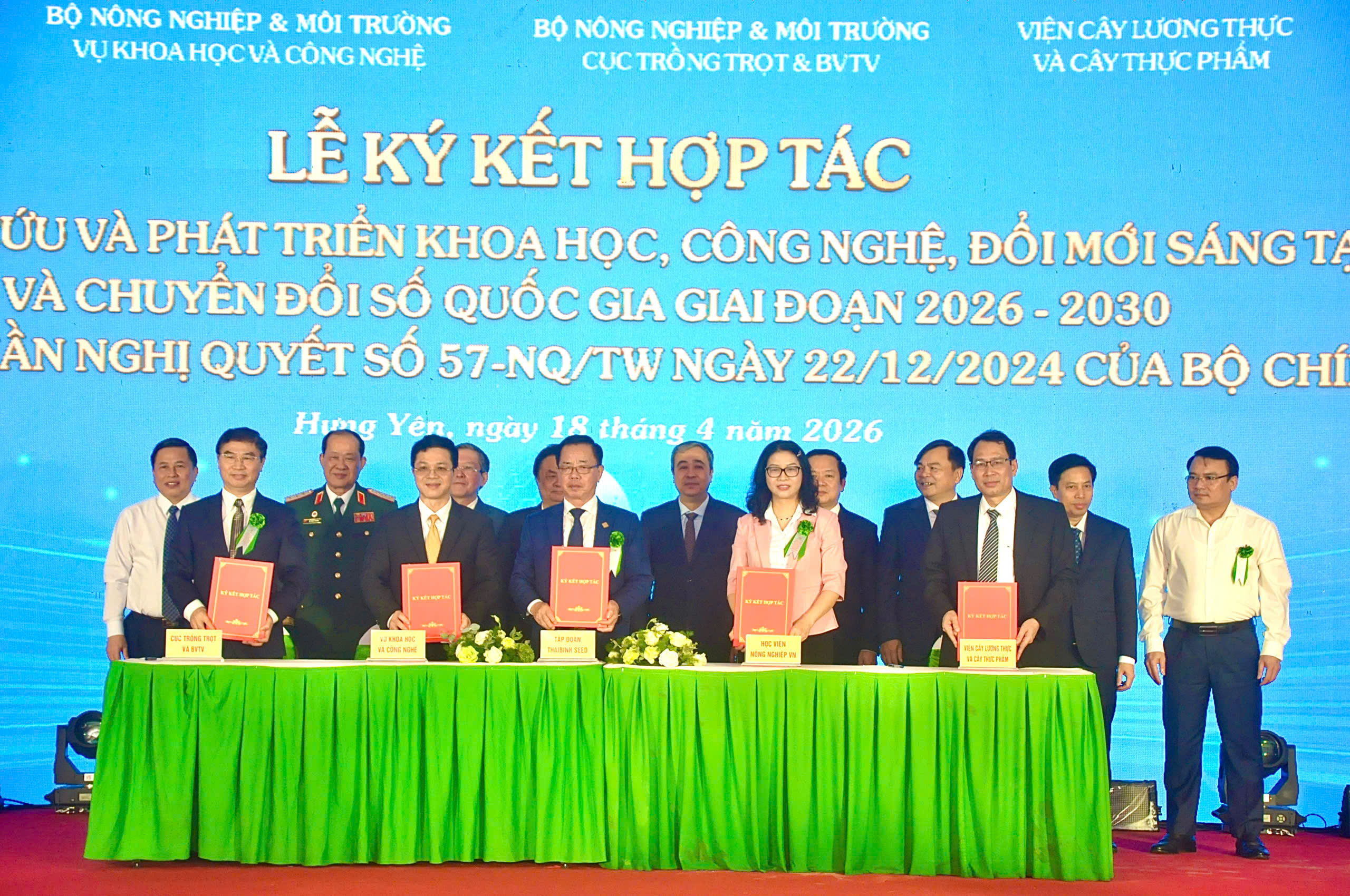 Lễ ký kết các thoả thuận hợp tác chiến lược giữa ThaiBinh Seed và đối tác.