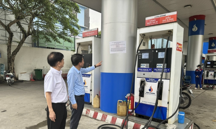 Giá dầu diesel giảm mạnh nhất kỳ, xăng RON95 xuống còn 23.042 đồng/lít